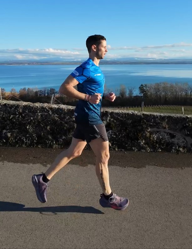 Francisco running au bord du lac