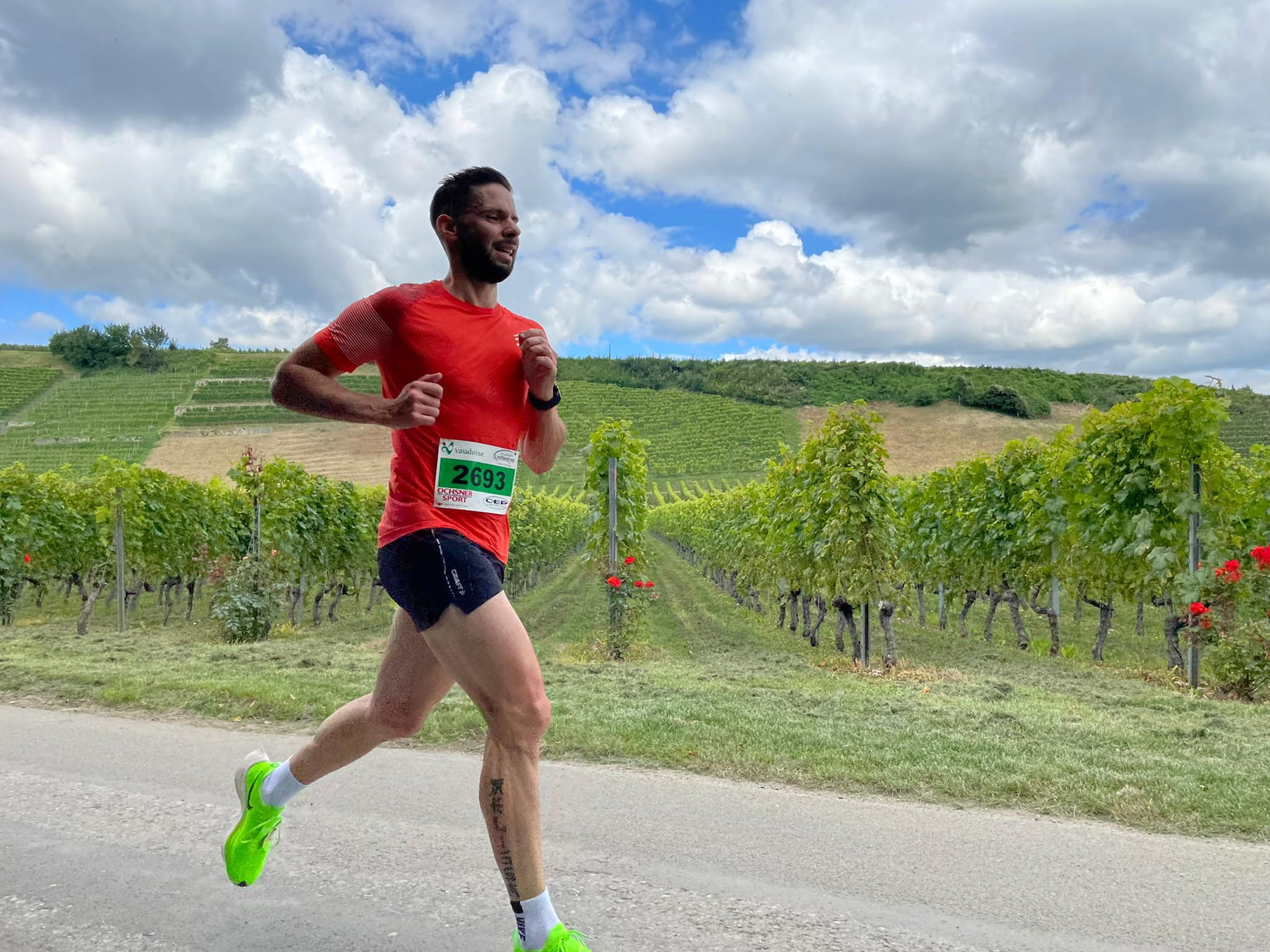 Francisco, coach running certifié, lors d'une course
